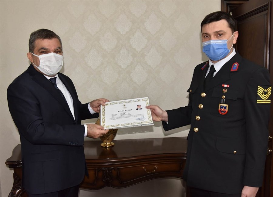 Vali Işık, Jandarma Personelini Başarı Belgesi İle Ödüllendirdi
