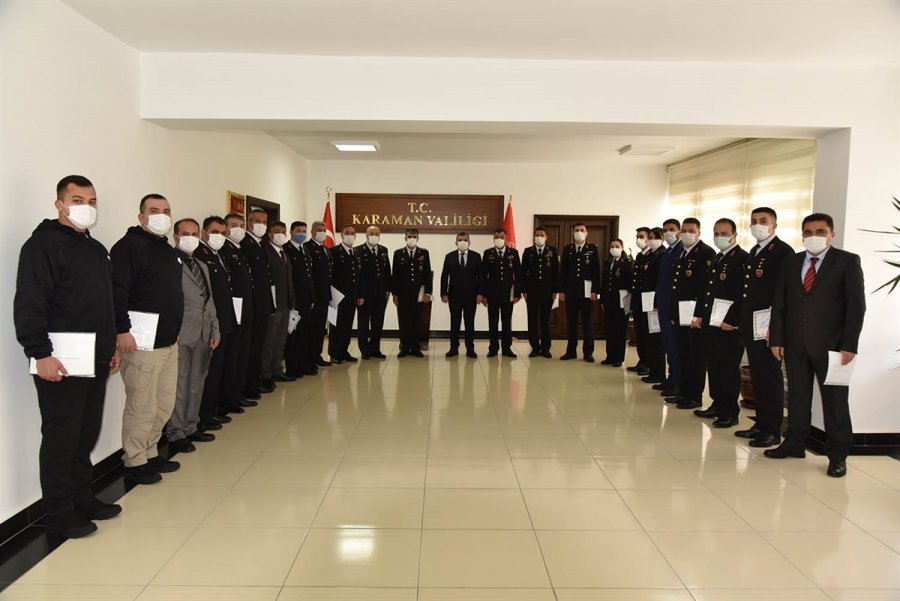 Vali Işık, Jandarma Personelini Başarı Belgesi İle Ödüllendirdi