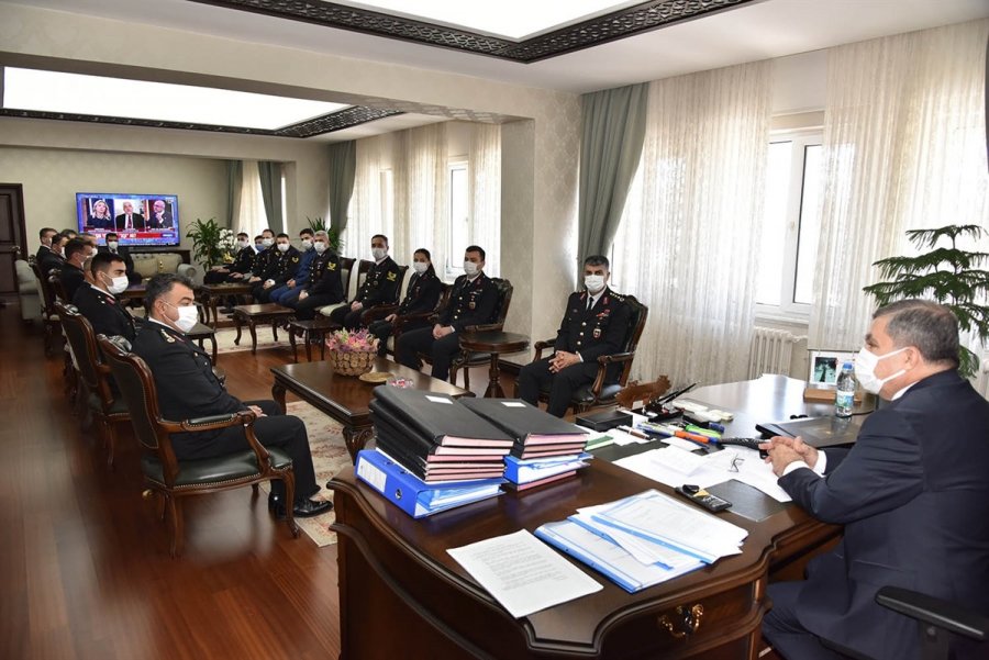 Vali Işık, Jandarma Personelini Başarı Belgesi İle Ödüllendirdi