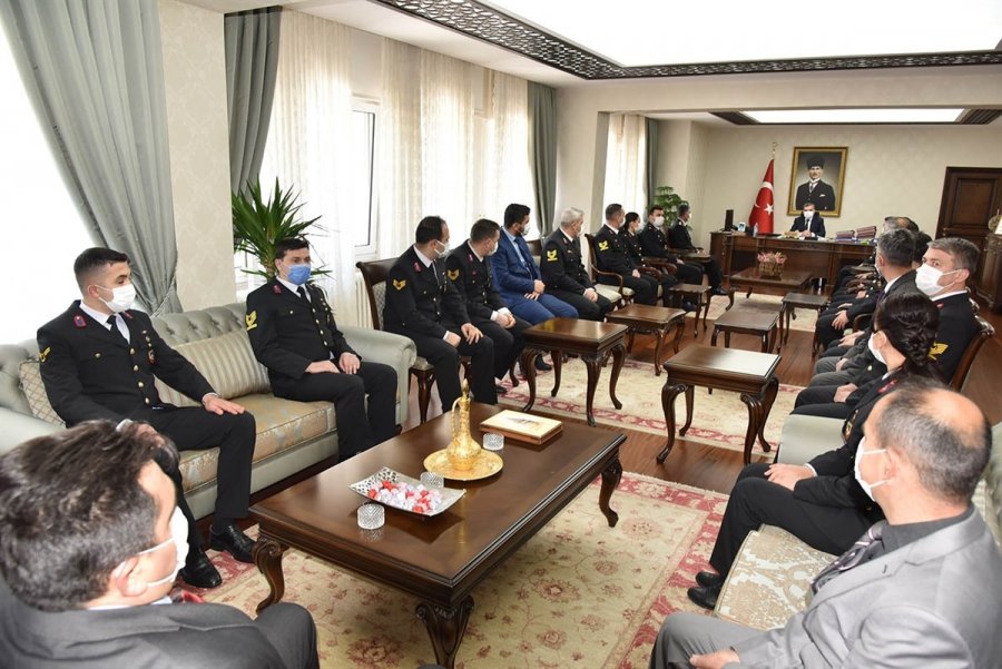 Vali Işık, Jandarma Personelini Başarı Belgesi İle Ödüllendirdi