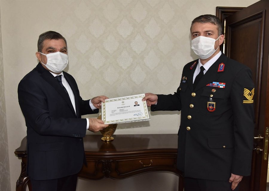 Vali Işık, Jandarma Personelini Başarı Belgesi İle Ödüllendirdi
