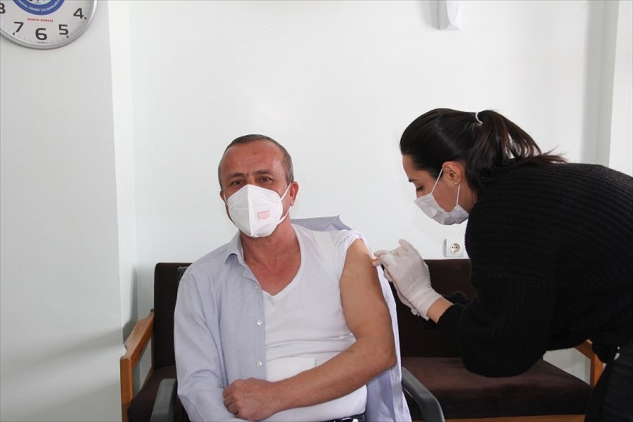 Yalıhüyük Belediye Başkanı Koçer, Kovid-19 Aşısı Yaptırdı