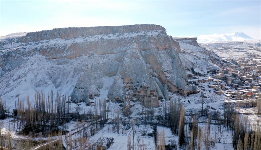 Ihlara'nın Giriş Kapısı Selime Kışın Tüm Güzelliklerini Yansıtıyor