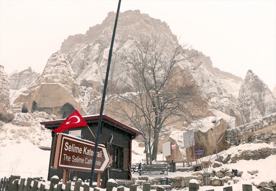 Ihlara'nın Giriş Kapısı Selime Kışın Tüm Güzelliklerini Yansıtıyor