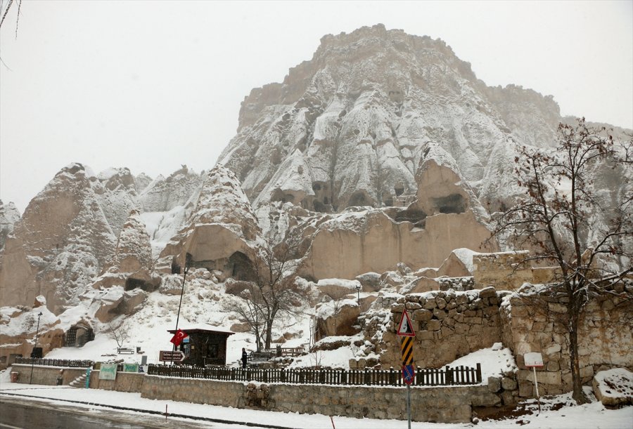 Ihlara'nın Giriş Kapısı Selime Kışın Tüm Güzelliklerini Yansıtıyor