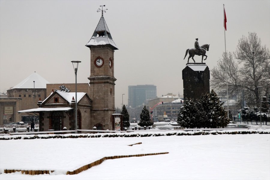Kayseri'de Kar Yağışı Etkili Oluyor