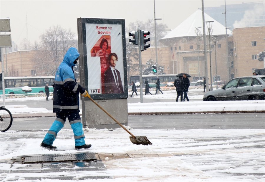 Kayseri'de Kar Yağışı Etkili Oluyor
