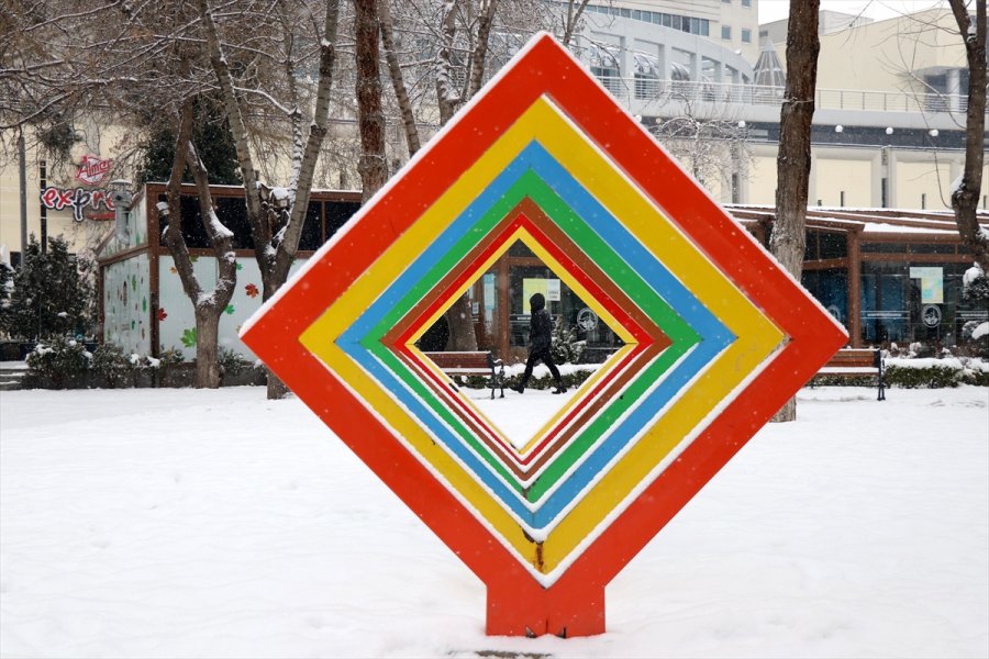 Kayseri'de Kar Yağışı Etkili Oluyor