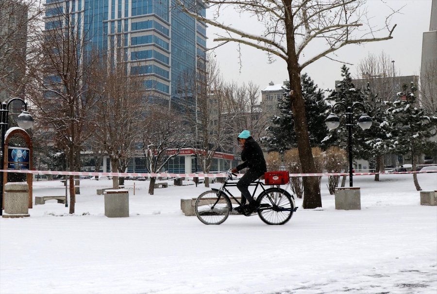 Kayseri'de Kar Yağışı Etkili Oluyor