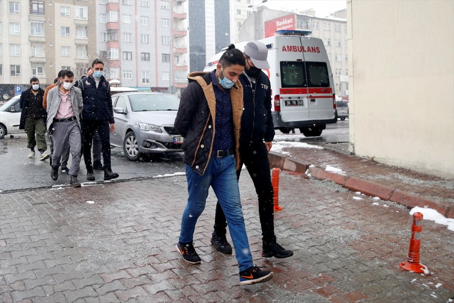 Kayseri'de Terör Örgütü Deaş Üyesi 4 Zanlı Adliyeye Sevk Edildi