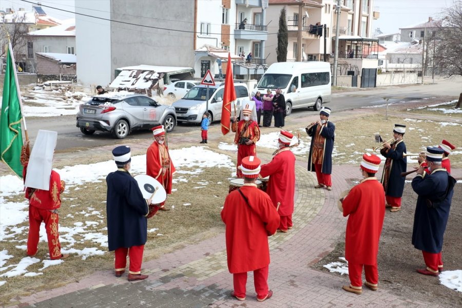 Aksaray Belediyesinden Kısıtlamada Evde Kalan Vatandaşlar İçin Mehter Konseri