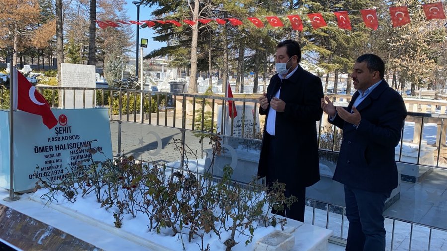 Çukurkuyu Belediye Başkanı Ahmet Halisdemir, Doğum Gününde Şehit Halisdemir'in Kabrini Ziyaret Etti