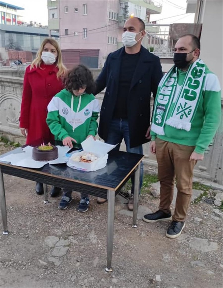 Serik'te Bir Grup Taraftar, Otizmli Kuzey Kaan Saka İçin Doğum Günü Sürprizi Yaptı