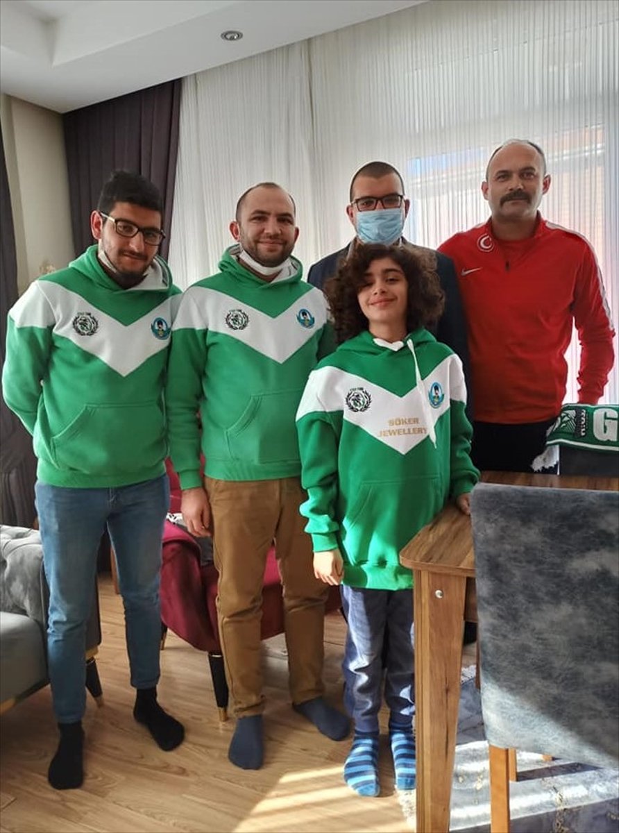 Serik'te Bir Grup Taraftar, Otizmli Kuzey Kaan Saka İçin Doğum Günü Sürprizi Yaptı