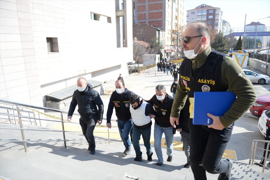 Güncelleme - Eskişehir'de Bir Çift Ve 4 Yaşındaki Çocuklarının Evlerinde Ölü Bulunmasına İlişkin 9 Şüpheli Adliyede