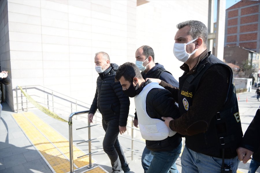 Güncelleme - Eskişehir'de Bir Çift Ve 4 Yaşındaki Çocuklarının Evlerinde Ölü Bulunmasına İlişkin 9 Şüpheli Adliyede