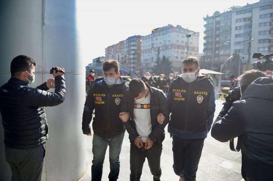 Güncelleme 2 - Eskişehir'de Bir Çift Ve 4 Yaşındaki Çocuklarının Öldürülmesiyle İlgili 4 Şüpheli Tutuklandı