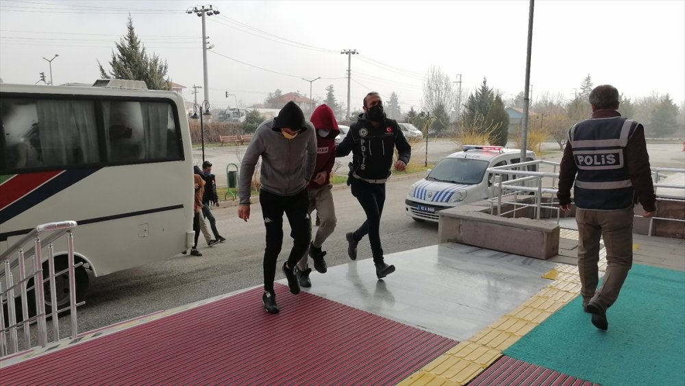 Konya'da Uyuşturucu Operasyonunda Yakalanan 17 Şüpheliden 12'si Tutuklandı