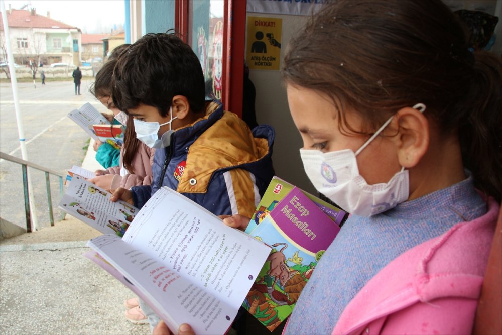 Konya'da Ödevle Başlayan Kitap Toplama Kampanyasını Geliştirdi