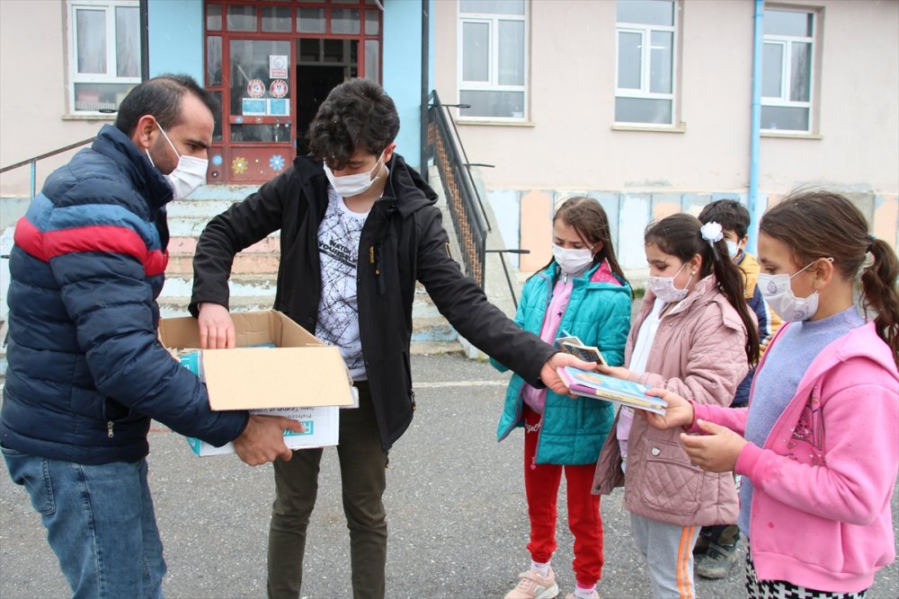 Konya'da Ödevle Başlayan Kitap Toplama Kampanyasını Geliştirdi