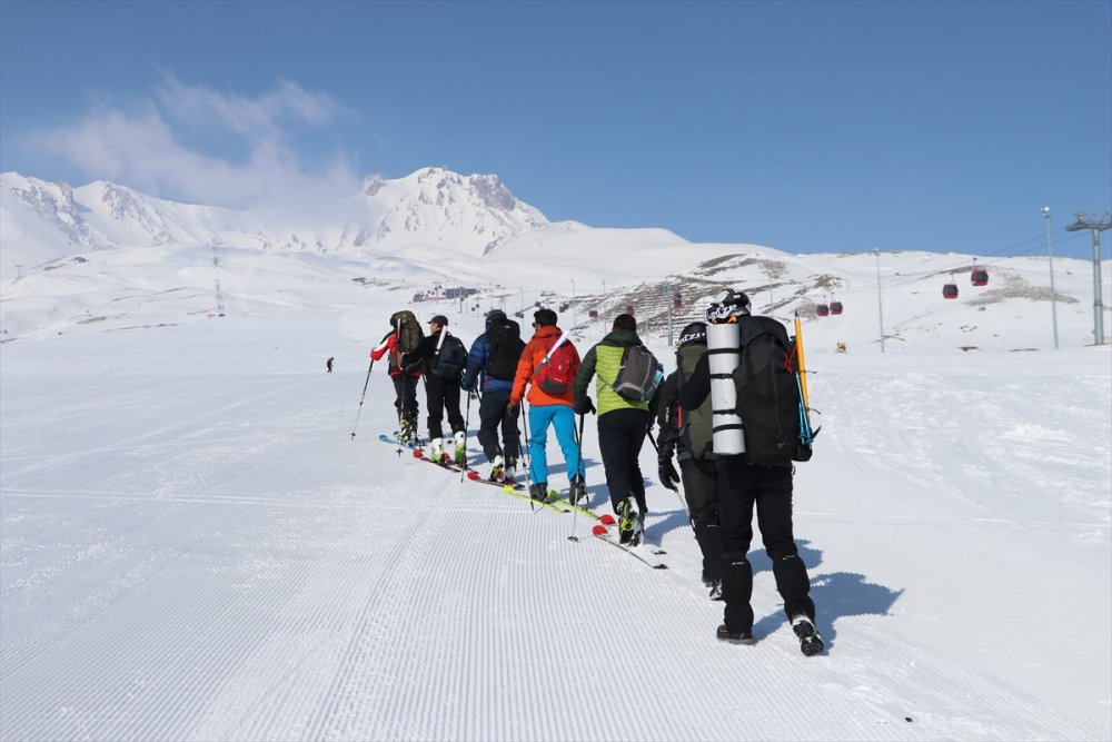 Erciyes'te Geleneksel Dağ Kayağı Ve Zirve Tırmanışı Yapıldı