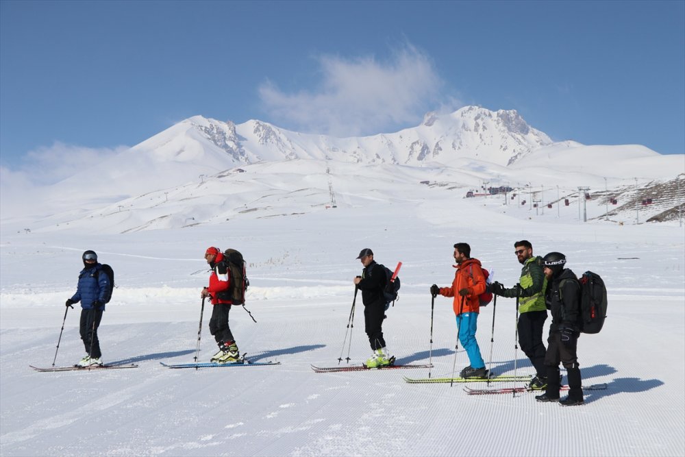 Erciyes'te Geleneksel Dağ Kayağı Ve Zirve Tırmanışı Yapıldı