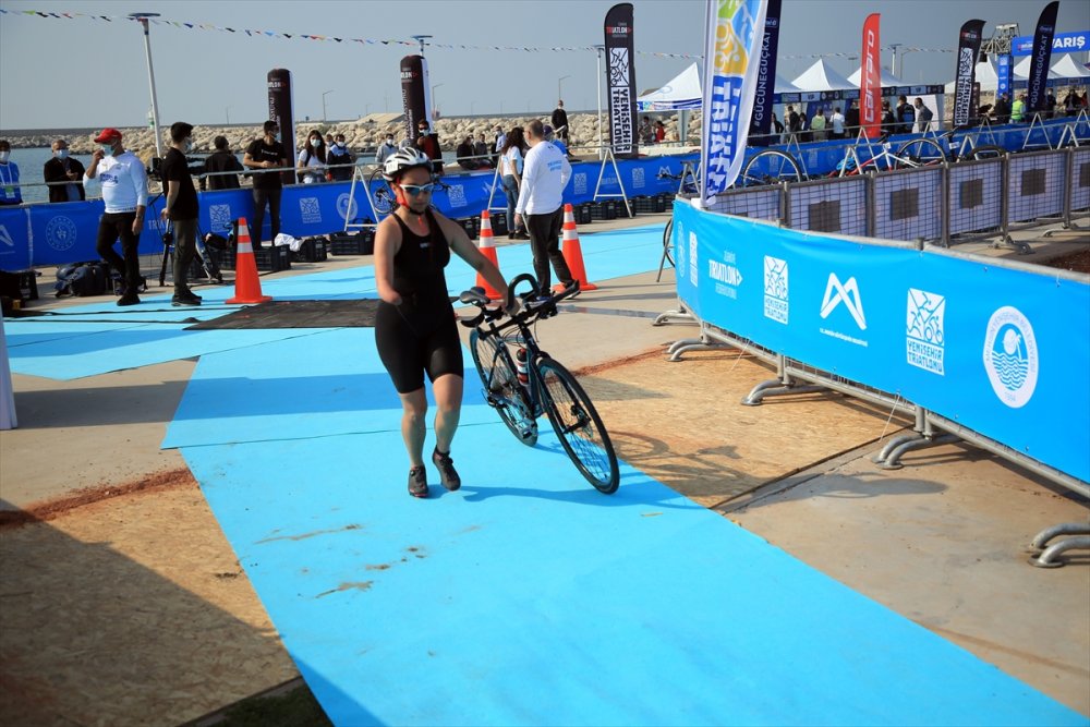 Mersin'de 2. Yenişehir Triatlonu Başladı