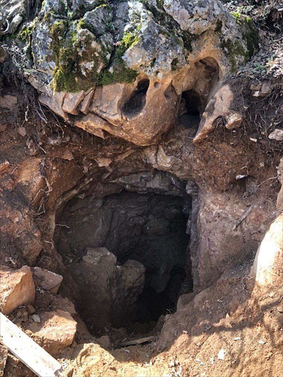 Eskişehir'de İzinsiz Kazı Yaptıkları İddiasıyla 1'i İran Uyruklu 8 Zanlı Yakalandı