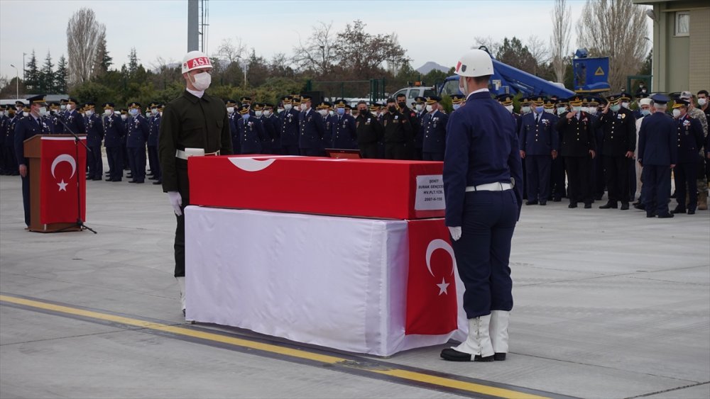 Konya'da Türk Yıldızları Uçağının Düşmesi Sonucu Şehit Olan Pilotun Naaşı Trabzon'a Uğurlandı