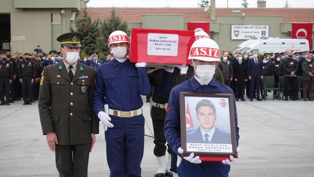 Konya'da Türk Yıldızları Uçağının Düşmesi Sonucu Şehit Olan Pilotun Naaşı Trabzon'a Uğurlandı