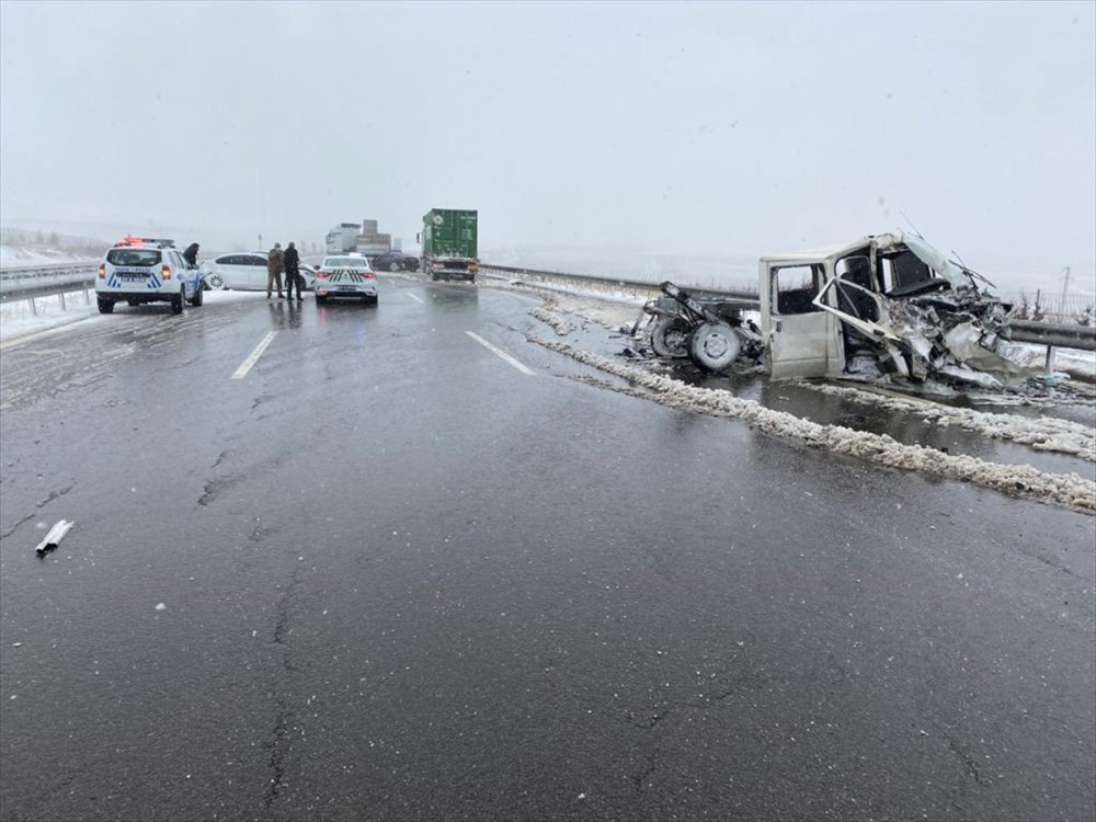 Niğde - Adana Otoyolunda Zincirleme Trafik Kazası