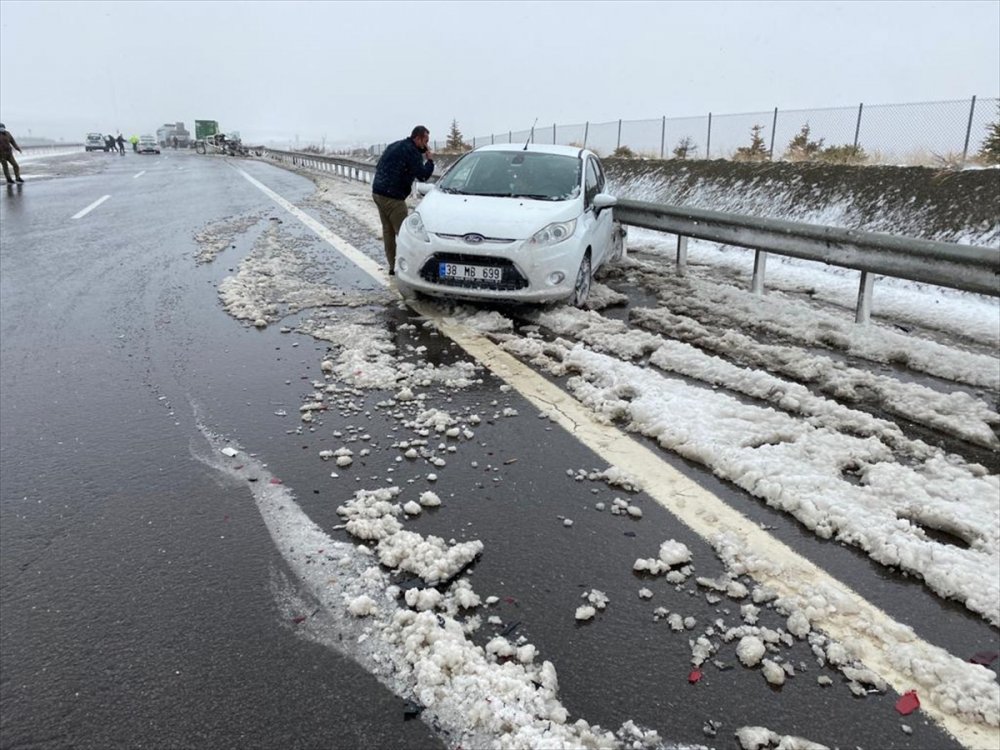 Niğde - Adana Otoyolunda Zincirleme Trafik Kazası