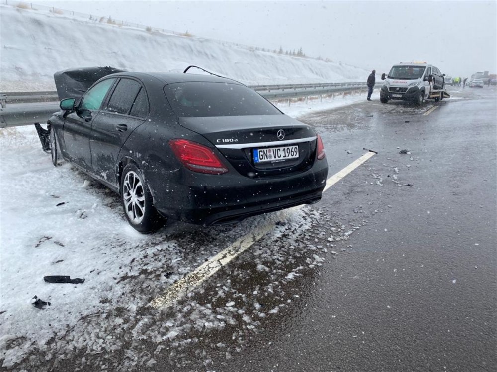 Niğde - Adana Otoyolunda Zincirleme Trafik Kazası