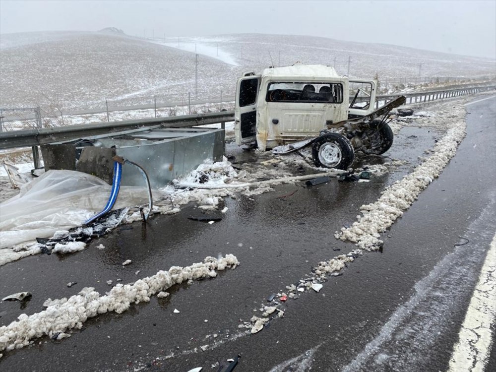 Niğde - Adana Otoyolunda Zincirleme Trafik Kazası