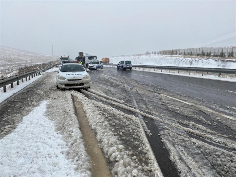 Niğde - Adana Otoyolunda Zincirleme Trafik Kazası
