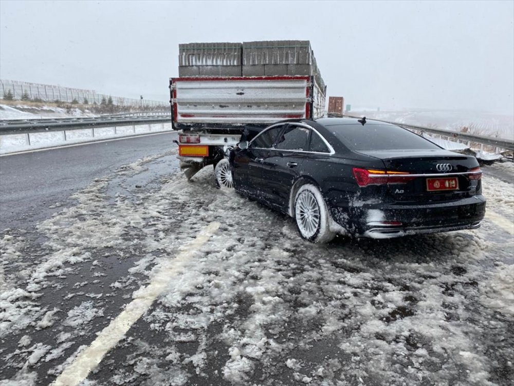 Niğde - Adana Otoyolunda Zincirleme Trafik Kazası