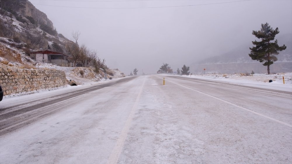 Sertavul Geçidi Tipi Ve Buzlanma Nedeniyle Ulaşıma Kapandı