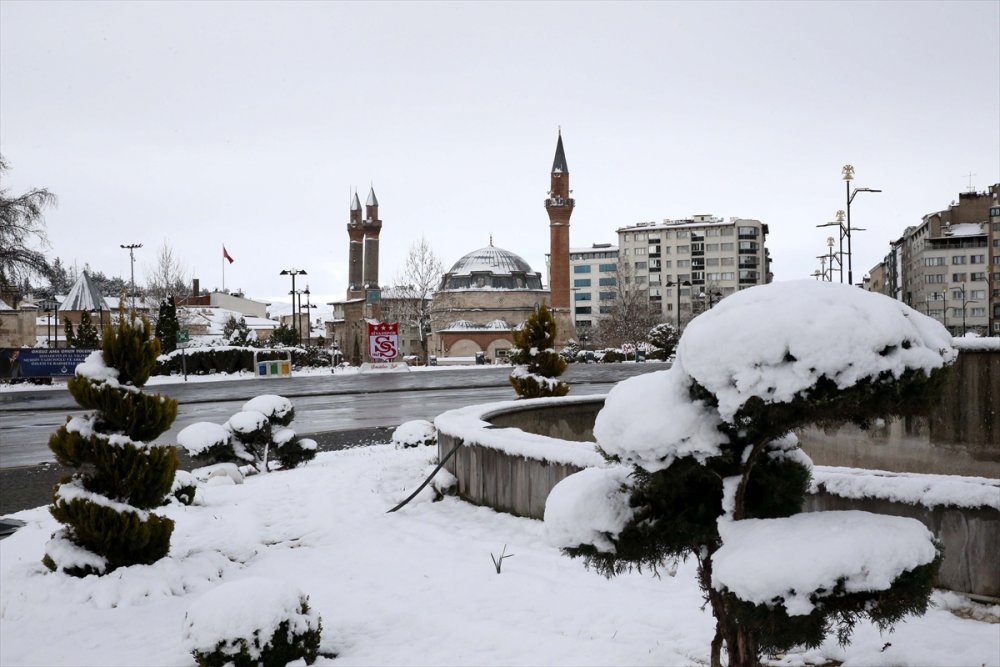 Kayseri, Niğde ve Çevre İllerde Kar Yağışı Etkili Oluyor
