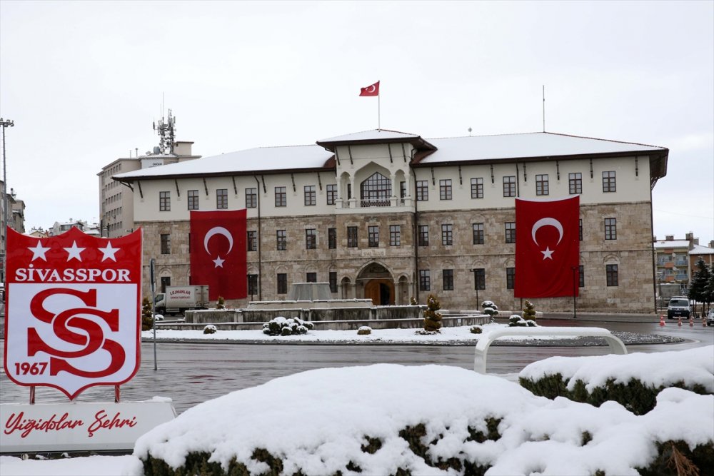 Kayseri, Niğde ve Çevre İllerde Kar Yağışı Etkili Oluyor