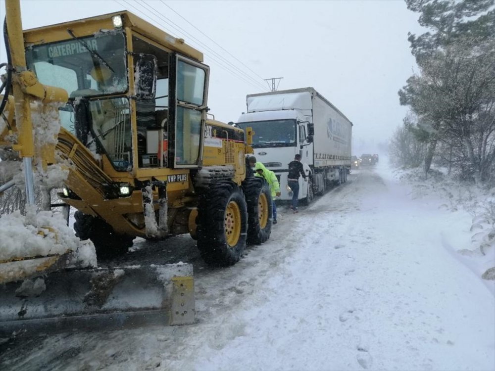 Mersin'in 3 İlçesinde Kar Nedeniyle Mahsur Kalan Vatandaşlar Kurtarıldı