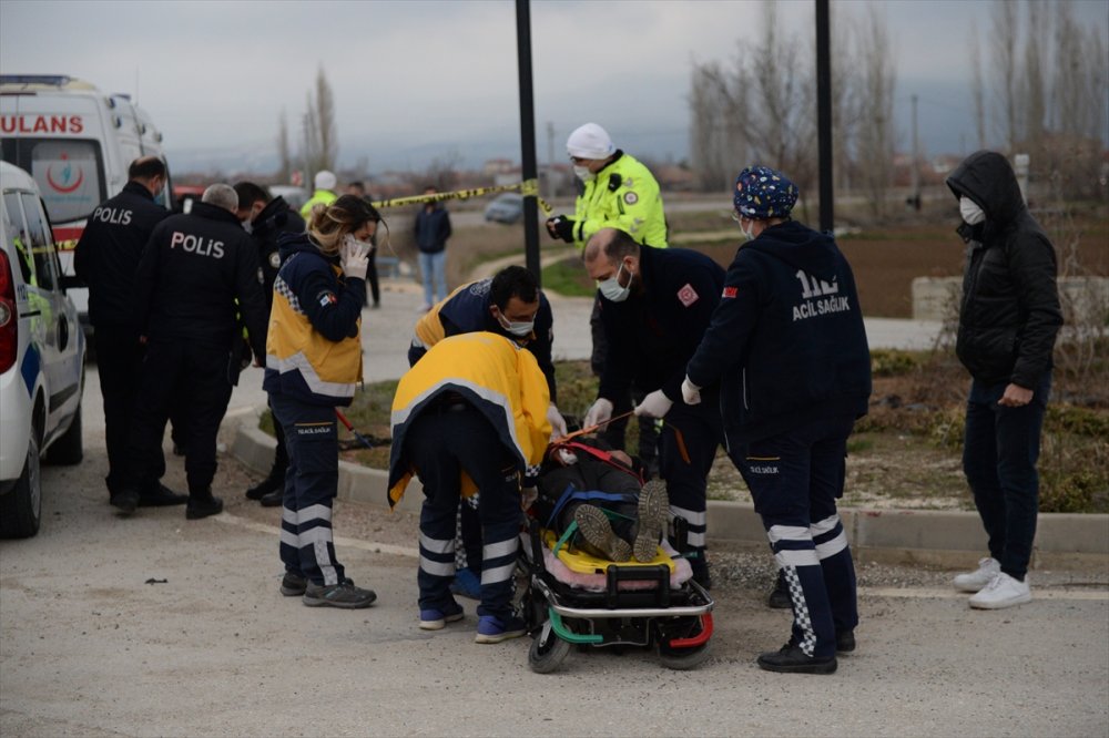 Eskişehir'de Minibüs İle Kamyonet Çarpıştı: 7 Yaralı