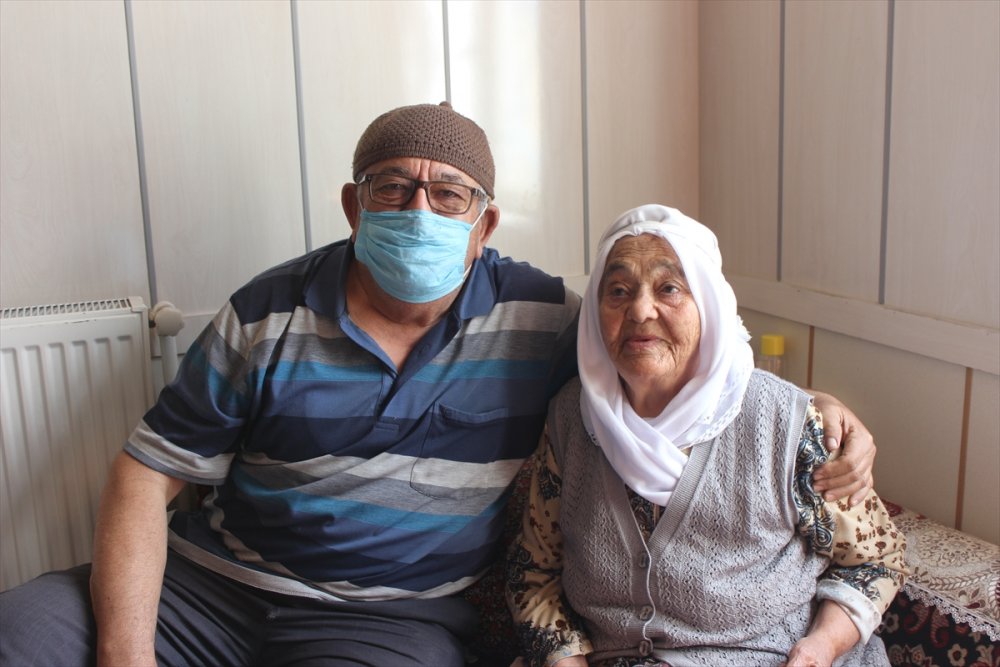 101 Yaşındaki Saadet Nine Torununun Torununu Gördü