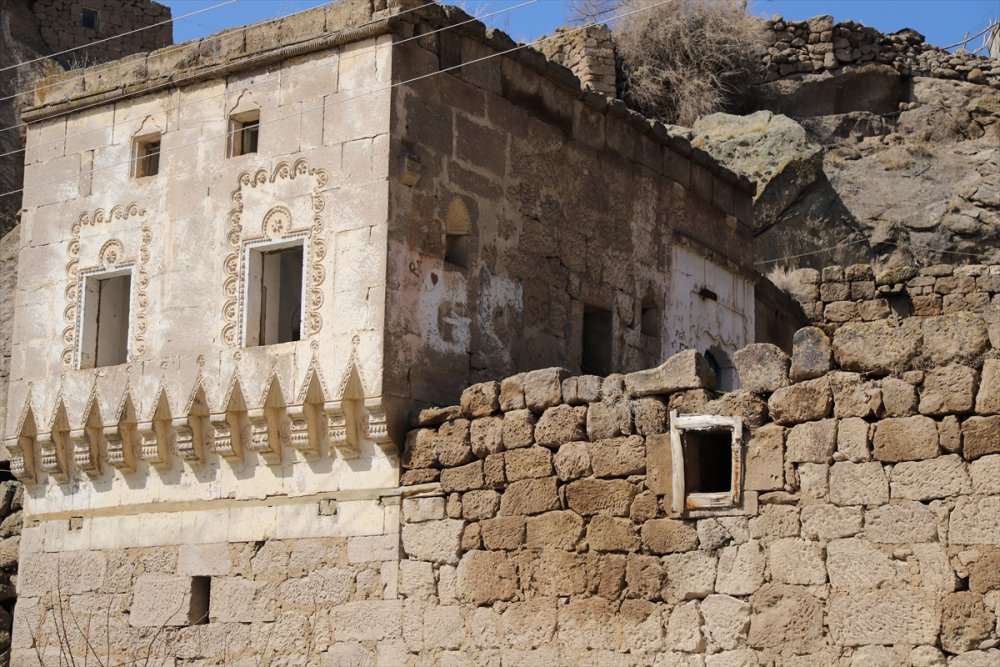 Aksaray'ın 2 Asırlık Taş Evleri Hayata Dönüyor