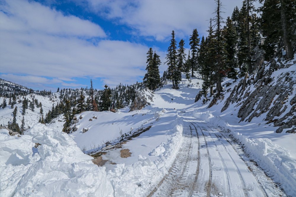 Antalya'da Kar Ve Tipi Yaylalarda Zor Anlar Yaşattı