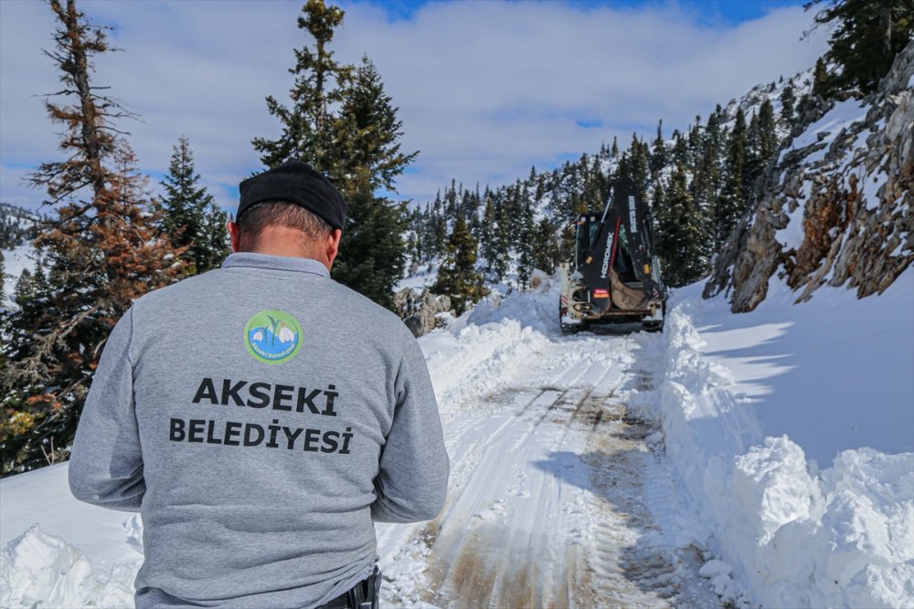 Antalya'da Kar Ve Tipi Yaylalarda Zor Anlar Yaşattı