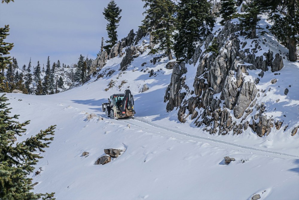 Antalya'da Kar Ve Tipi Yaylalarda Zor Anlar Yaşattı