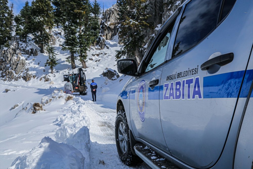 Antalya'da Kar Ve Tipi Yaylalarda Zor Anlar Yaşattı