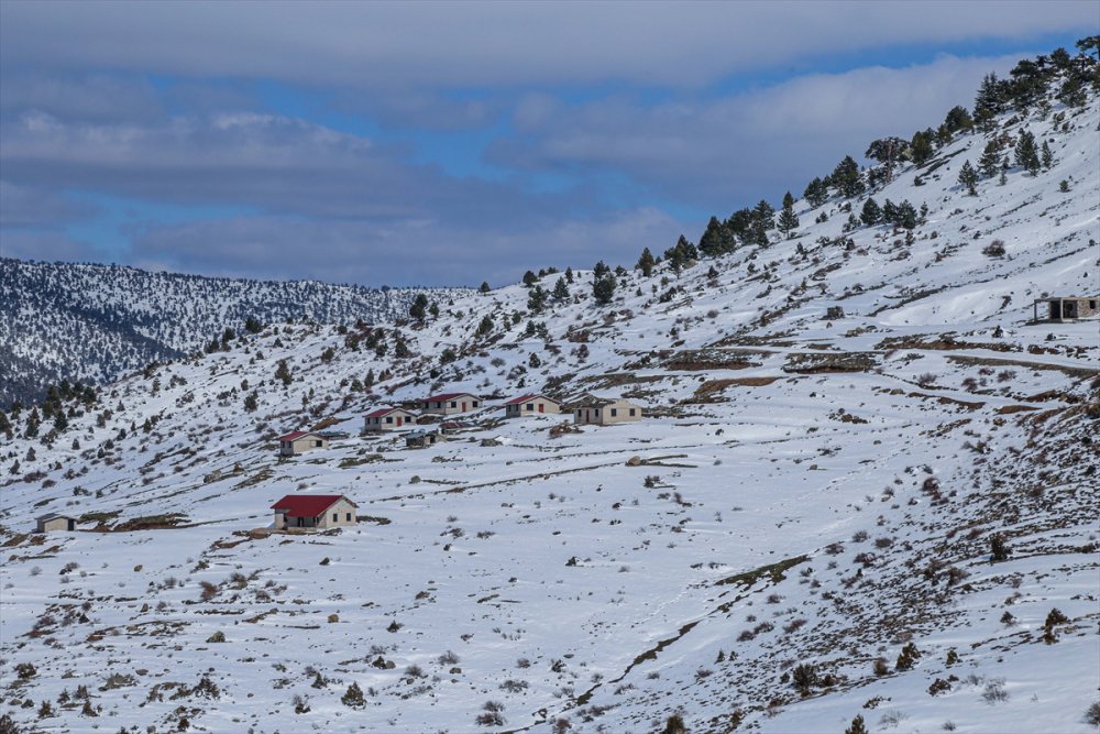 Antalya'da Kar Ve Tipi Yaylalarda Zor Anlar Yaşattı