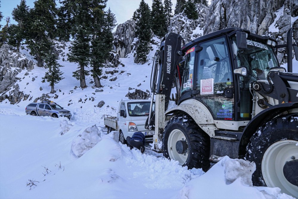 Antalya'da Kar Ve Tipi Yaylalarda Zor Anlar Yaşattı