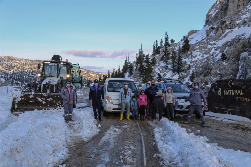 Antalya'da Kar Ve Tipi Yaylalarda Zor Anlar Yaşattı